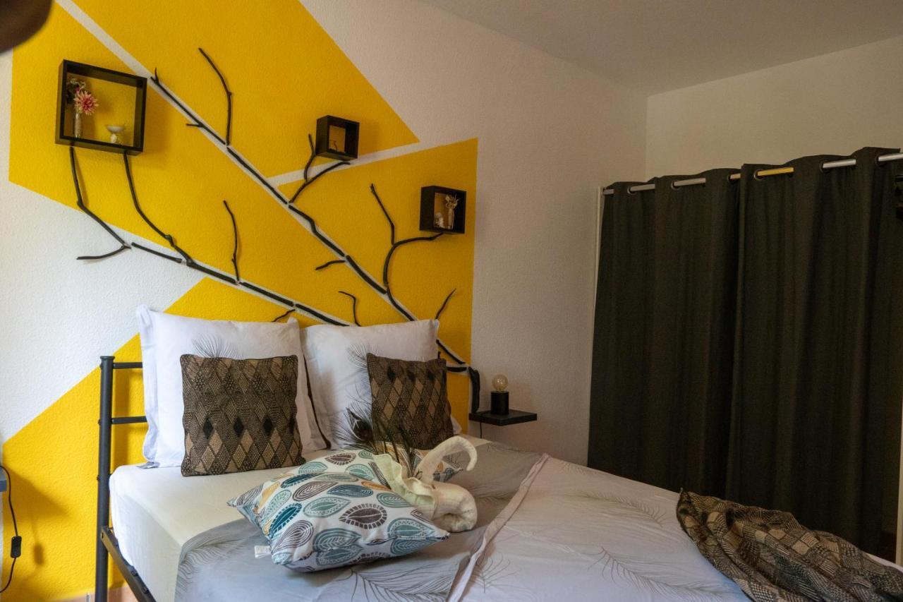L'Ile Au Paon - Appartement T2 Avec Piscine Et Parking Les Abymes Kültér fotó