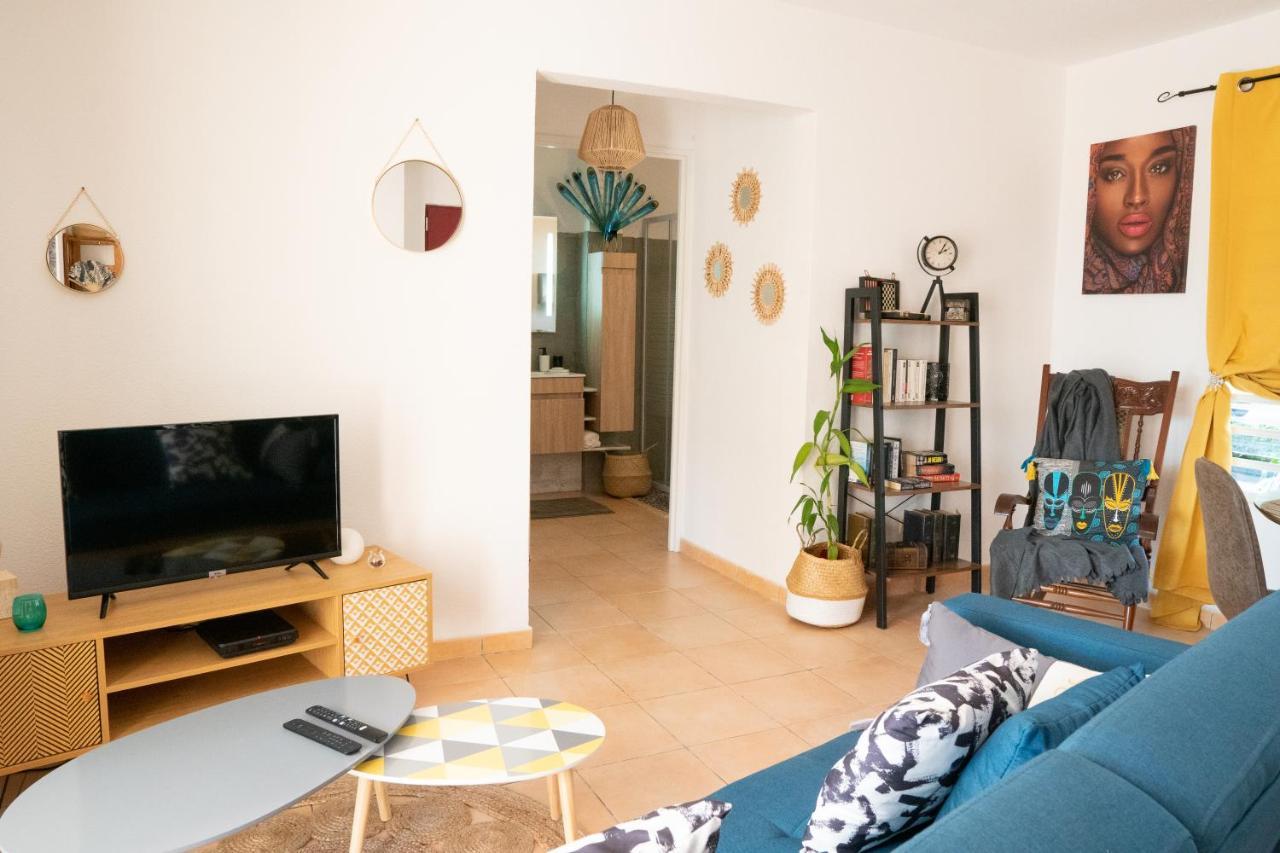 L'Ile Au Paon - Appartement T2 Avec Piscine Et Parking Les Abymes Kültér fotó
